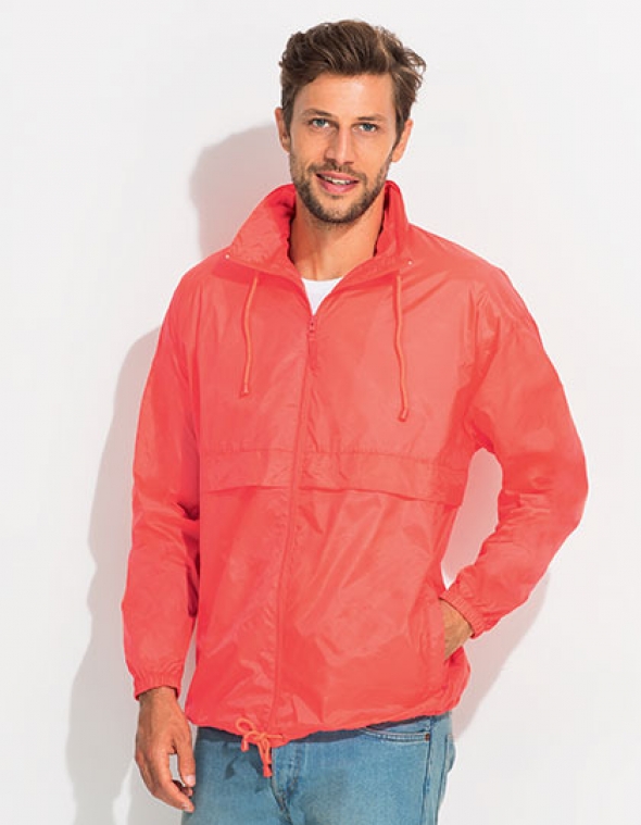 Bild på en röd windbreaker billig jacka med fickor och dragkedja.