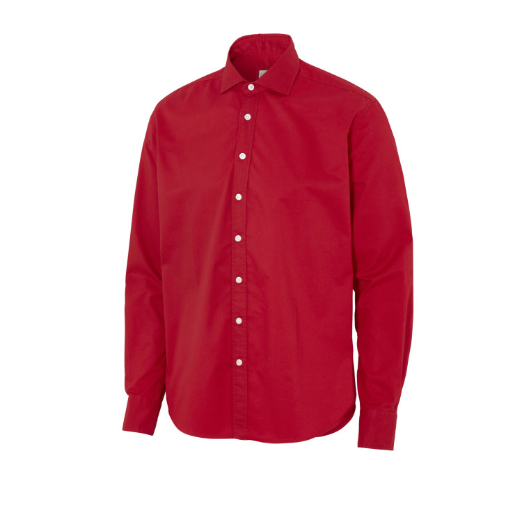 På bilden en röd bomullsskjorta i twill.